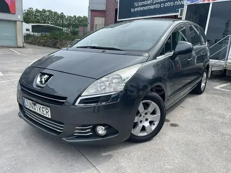 Usado Peugeot 5008 Active 150 CV (110 kW) 2012 Gris / plata Monovolumen