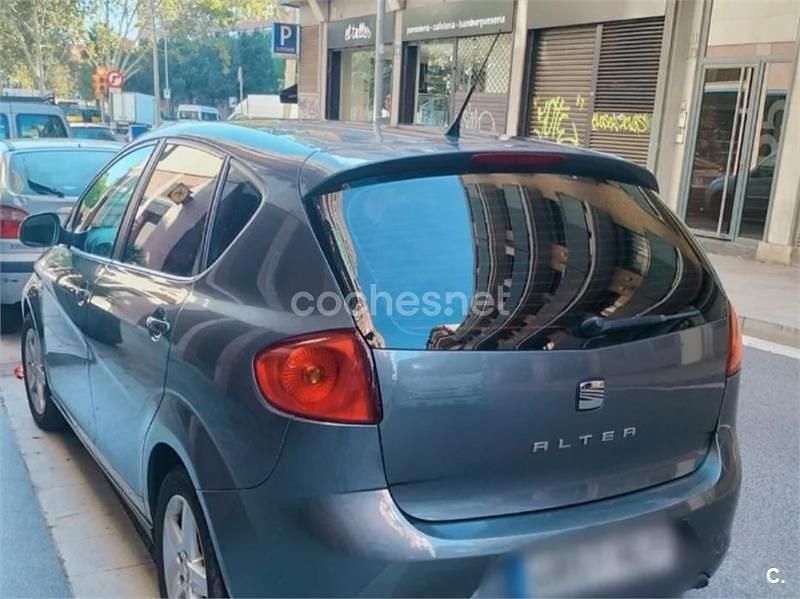 Usado Seat Altea XL 125 CV (91 kW) 2006 Gris / plata Monovolumen