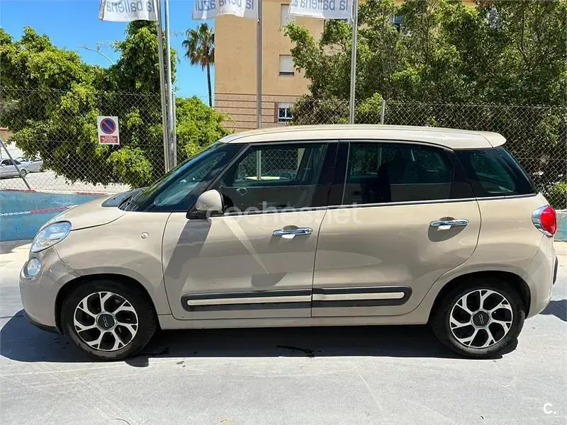 Usado Fiat 500L Trekking 95 CV (69 kW) 2016 Beige Monovolumen