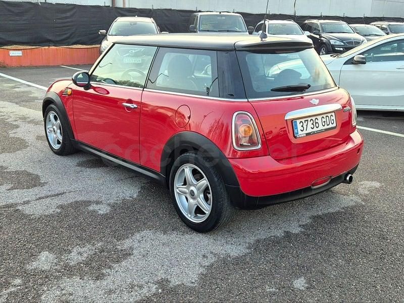 Usado Mini Cooper D 110 CV (80 kW) 2008 Rojo Utilitario