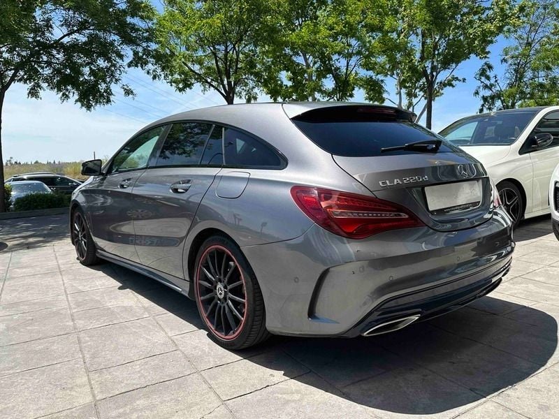 Usado Mercedes CLA220 Shooting Brake AMG line 170 CV (125 kW) 2018 Gris Familiar