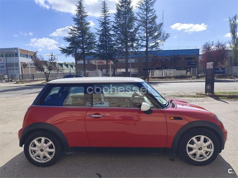 Usado Mini ONE 90 CV (66 kW) 2003 Rojo Utilitario