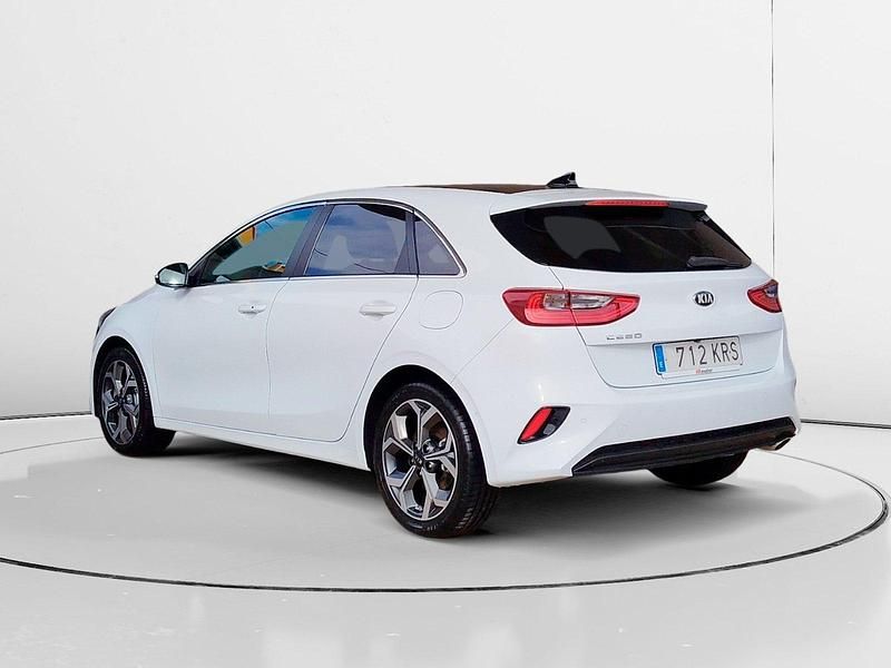 Usado Kia Ceed Launch Edition 120 CV (88 kW) 2018 Blanco Utilitario