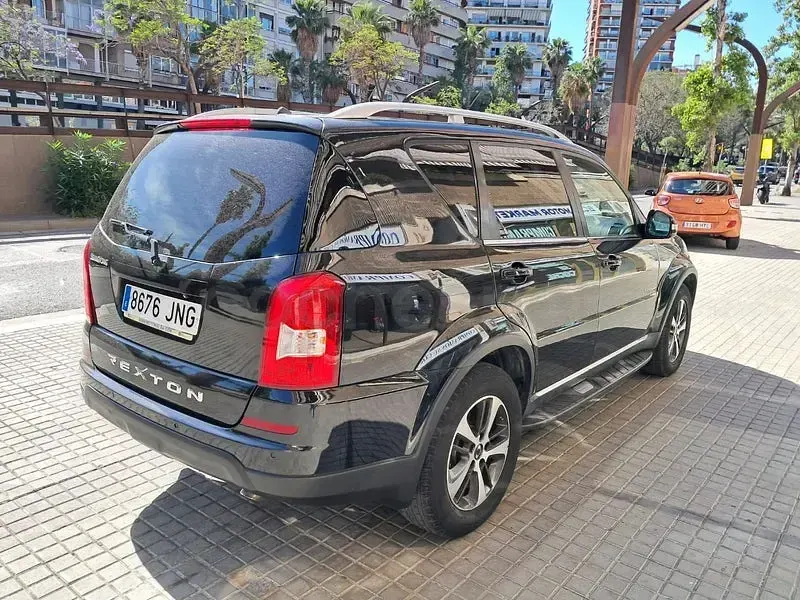 Usado SsangYong Rexton Limited 178 CV (130 kW) 2016 Negro SUV