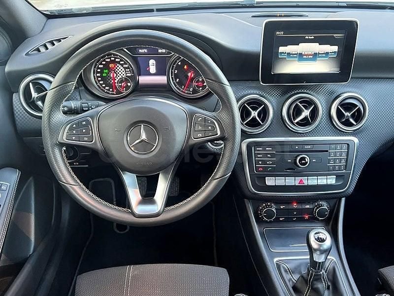 Usado Mercedes A180 Urban 122 CV (89 kW) 2016 Blanco Berlina