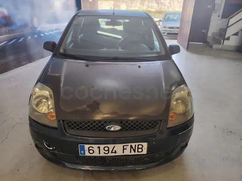 Usado Ford Fiesta Ghia 68 CV (50 kW) 2007 Gris / plata Utilitario