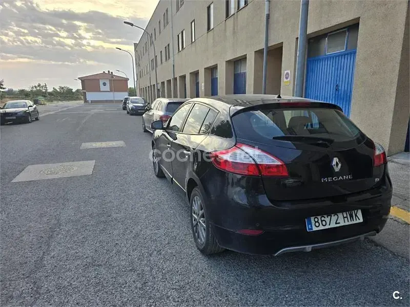 Usado Renault Mégane LIMITED 115 CV (84 kW) 2014 Negro Berlina