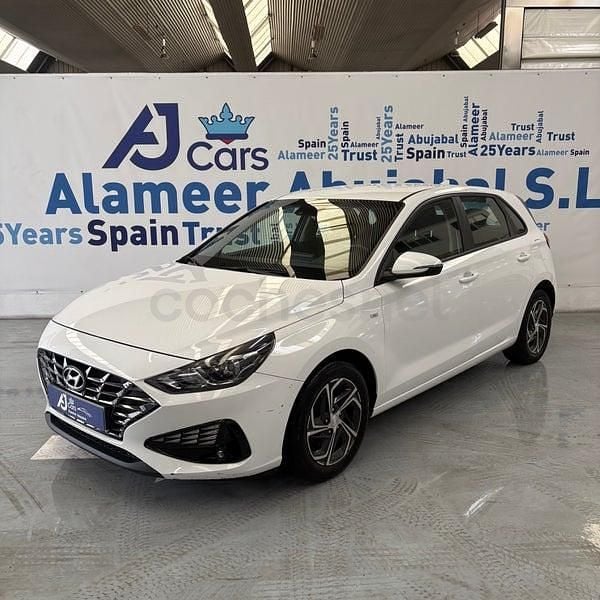 Usado Hyundai i30 120 CV (88 kW) 2021 Blanco Berlina