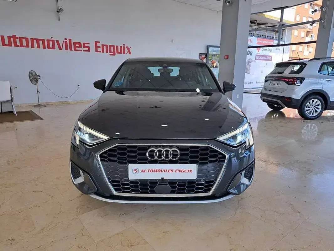 Usado Audi A3 Sportback Advanced 110 CV (80 kW) 2022 Gris Utilitario
