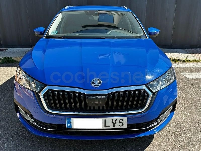 Usado Skoda Octavia Style 150 CV (110 kW) 2022 Azul Familiar