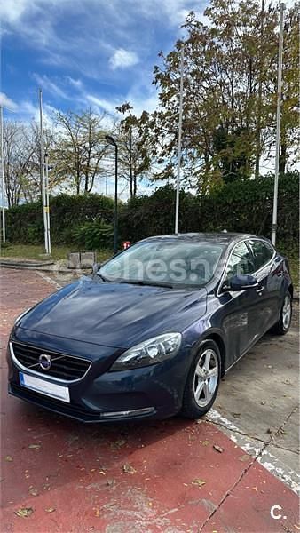 Azul Usado 2014 Volvo V40 Momentum Berlina | 9500 € (Buen precio) - Imagen 1/4
