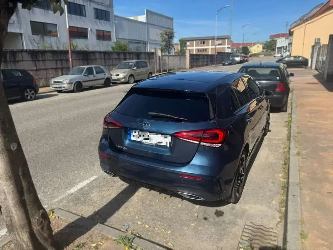 Usado Mercedes A250 218 CV (160 kW) 2020 Azul Berlina