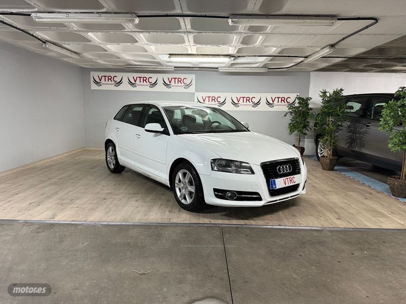 Blanco Usado 2011 Audi A3 Sportback Attraction Berlina | 9800 € - Imagen 1/4