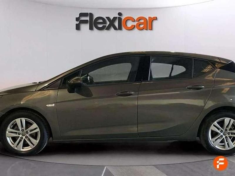 Usado Opel Astra Business Elegance 131 CV (96 kW) 2020 Gris Familiar