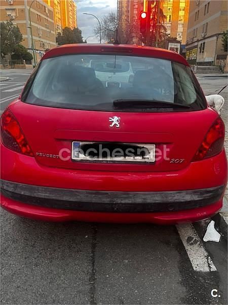 Usado Peugeot 207 70 CV (51 kW) 2007 Rojo Berlina