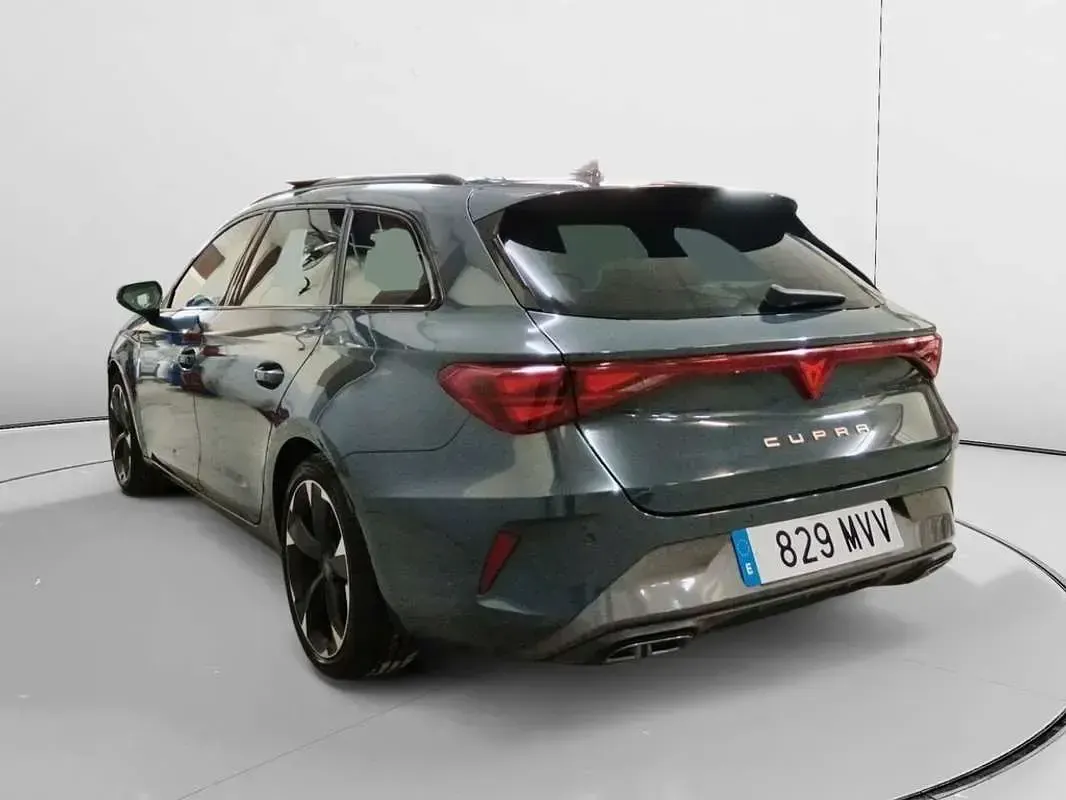 Usado Cupra Leon 150 CV (110 kW) 2024 Azul Familiar