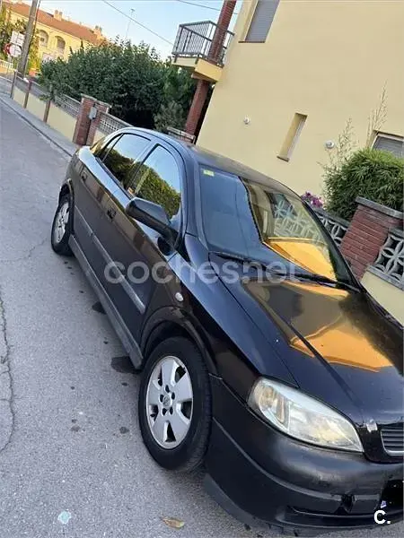 Usado Opel Astra Edition 125 CV (91 kW) 2002 Negro Berlina