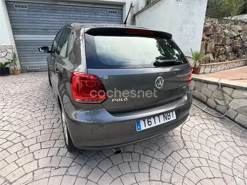 Usado VW Polo Advance 90 CV (66 kW) 2012 Gris / plata Utilitario
