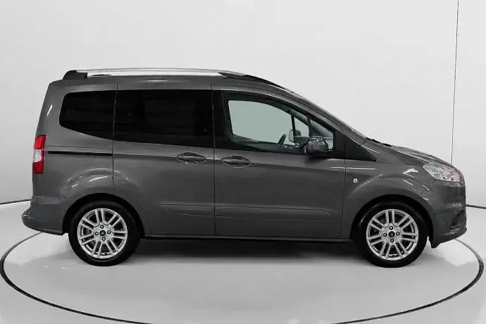 Usado Ford Tourneo Titanium 100 CV (73 kW) 2018
