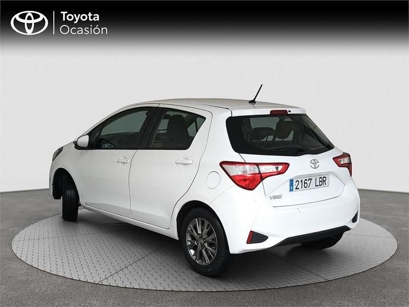 Usado Toyota Yaris Active 69 CV (50 kW) 2019 Blanco Monovolumen