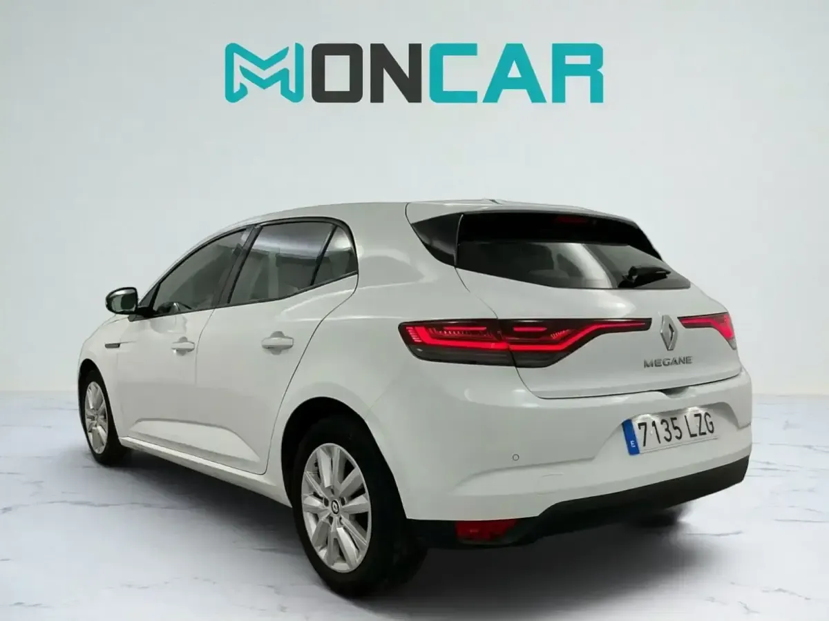 Usado Renault Mégane II Intens 115 CV (84 kW) 2022 Blanco Berlina