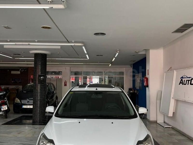Usado Ford Focus Trend 115 CV (84 kW) 2008 Blanco Berlina