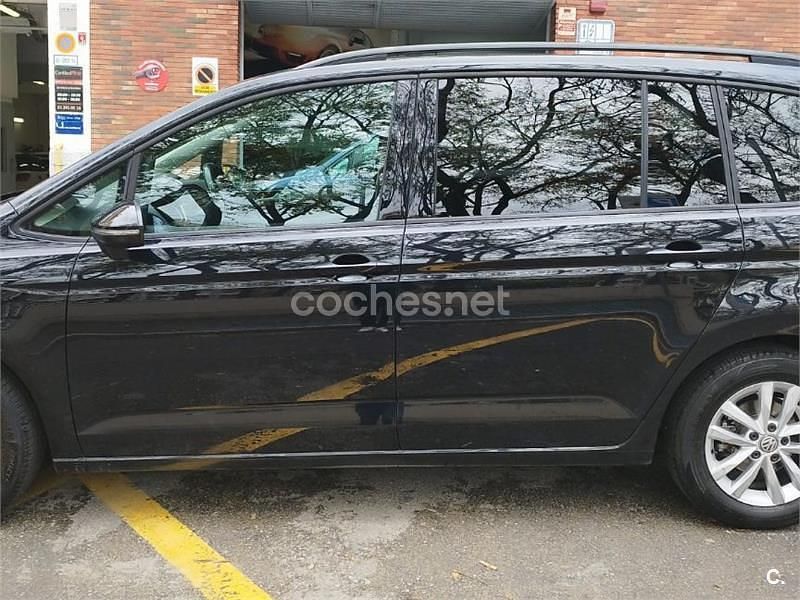 Usado VW Touran Advance 110 CV (80 kW) 2016 Negro Monovolumen