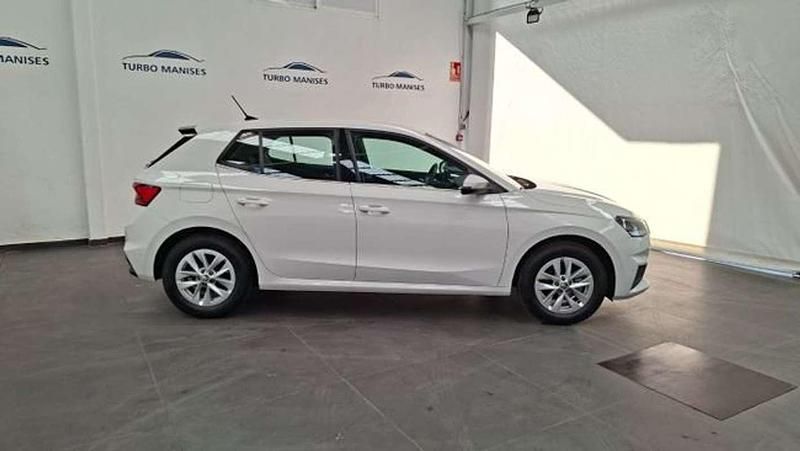 Usado Skoda Fabia Ambition 80 CV (58 kW) 2022 Blanco Utilitario