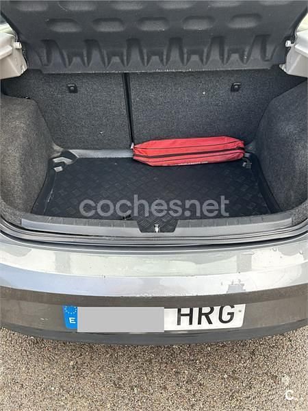 Usado Seat Ibiza Reference 85 CV (62 kW) 2013 Gris / plata Berlina