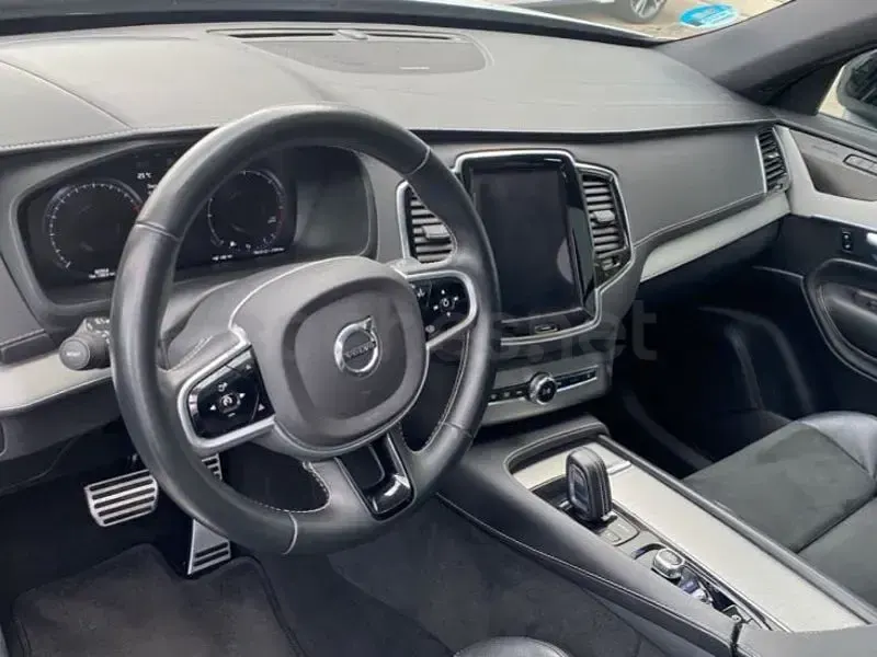 Usado Volvo XC90 R-Design 235 CV (172 kW) 2021 Gris / plata SUV