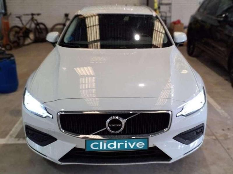 Usado Volvo V60 Momentum 190 CV (139 kW) 2021 Blanco Familiar