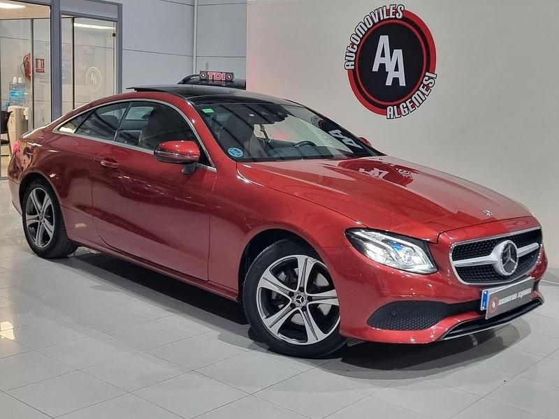 Usado Mercedes E220 194 CV (142 kW) 2018 Granate Coupe