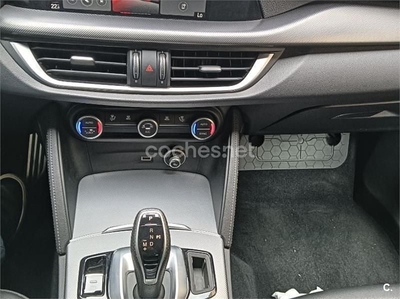 Usado Alfa Romeo Stelvio Sprint 190 CV (139 kW) 2022 Negro SUV