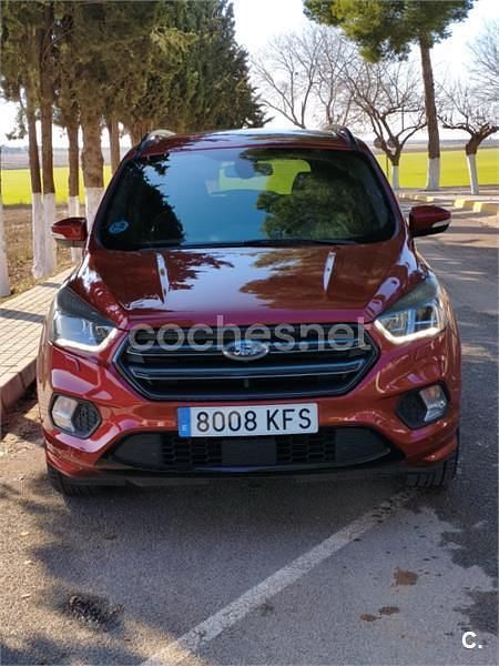 Usado Ford Kuga ST-Line 150 CV (110 kW) 2017 Granate SUV