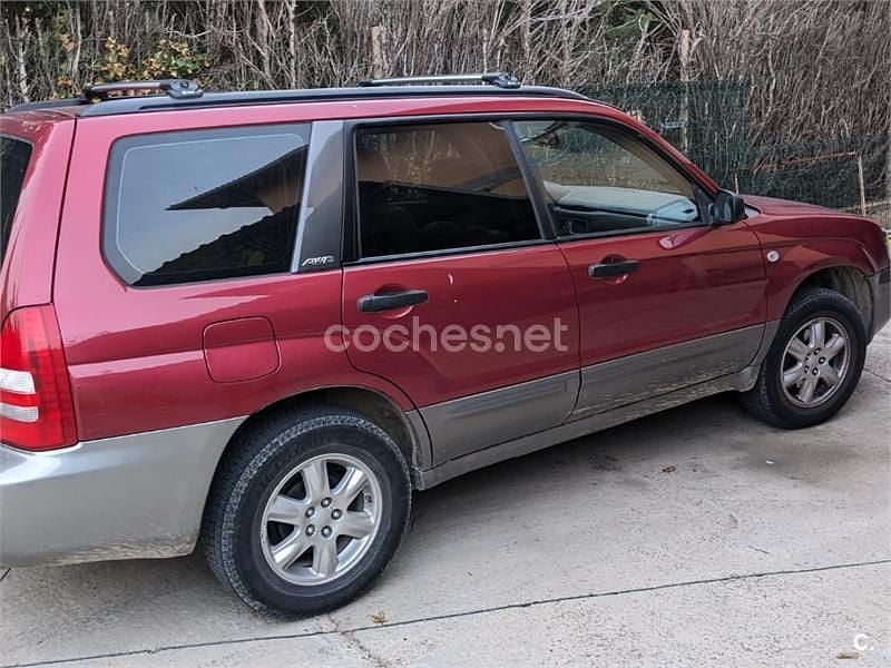 Usado Subaru Forester 125 CV (91 kW) 2004 Granate SUV