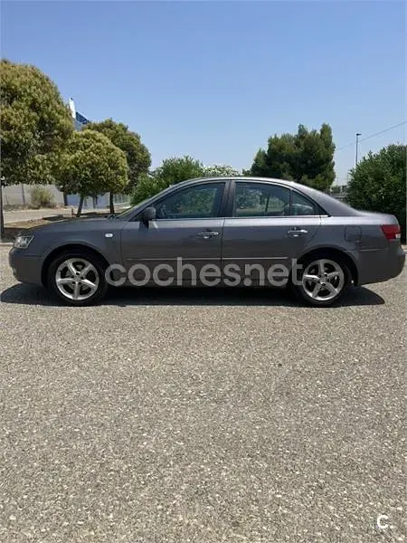 Usado Hyundai Sonata Comfort 140 CV (102 kW) 2007 Gris / plata Berlina