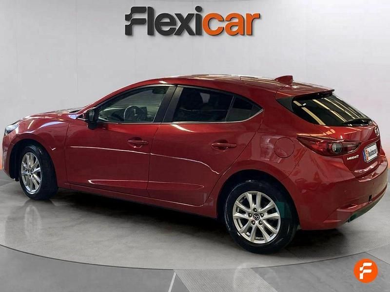 Usado Mazda 3 Style 120 CV (88 kW) 2017 Rojo Utilitario