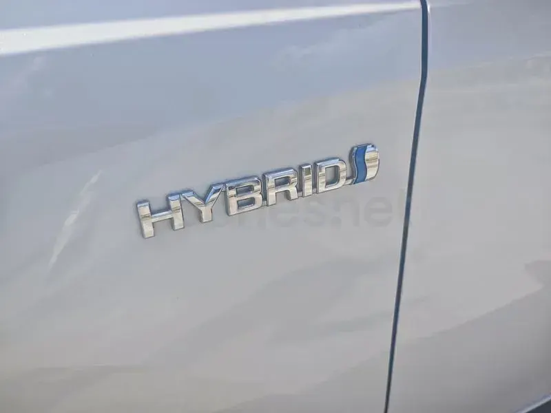 Usado Toyota Auris Hybrid Advance 136 CV (100 kW) 2018 Blanco Familiar