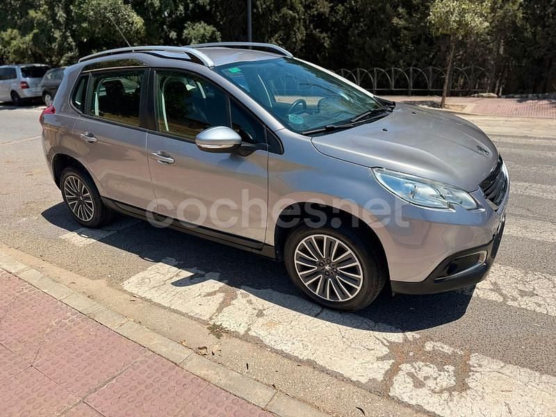 Usado Peugeot 2008 Active 82 CV (60 kW) 2014 Gris / plata SUV