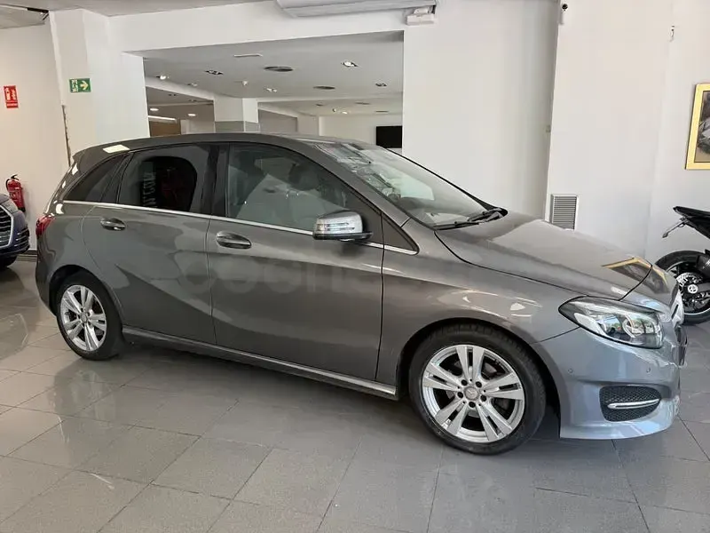 Usado Mercedes B220 177 CV (130 kW) 2016 Gris / plata Utilitario
