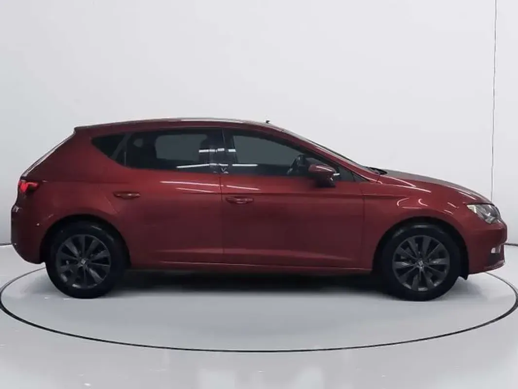 Usado Seat Leon Style 116 CV (85 kW) 2019 Rojo Utilitario