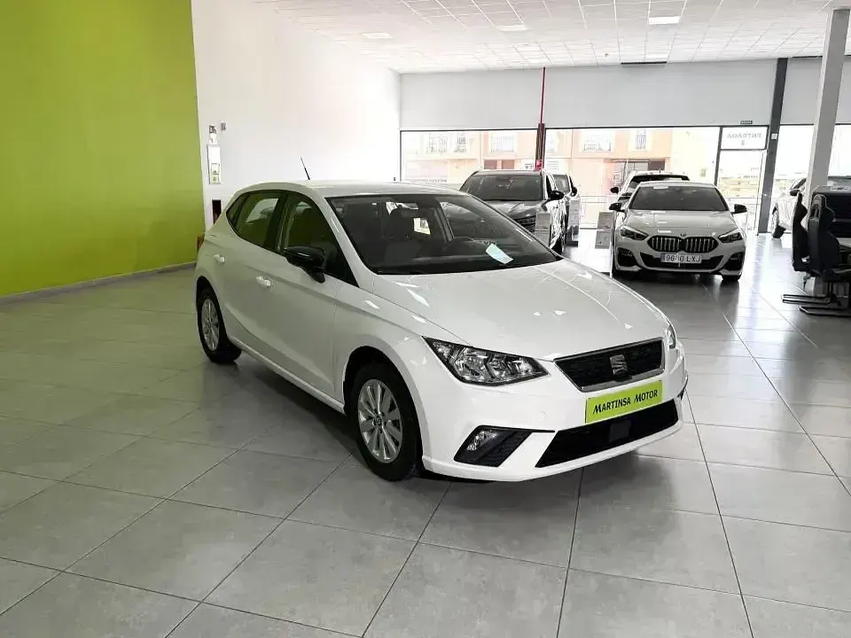 Usado Seat Ibiza Style Plus 95 CV (69 kW) 2020 Blanco Utilitario