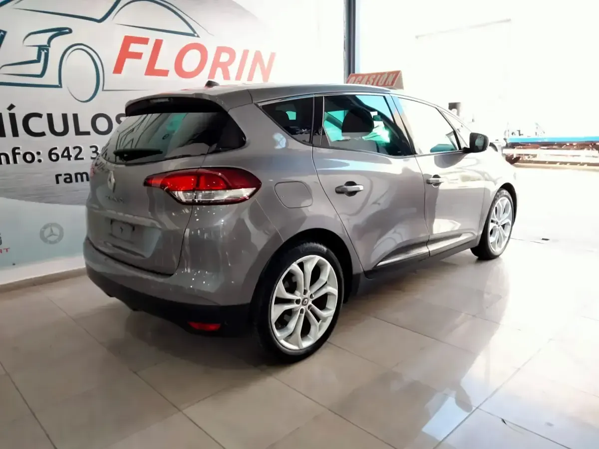 Usado Renault Scénic LIMITED 120 CV (88 kW) 2019 Gris Monovolumen