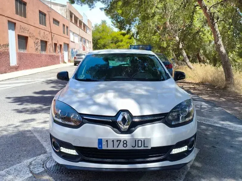 Usado Renault Mégane LIMITED 110 CV (80 kW) 2015 Blanco Berlina