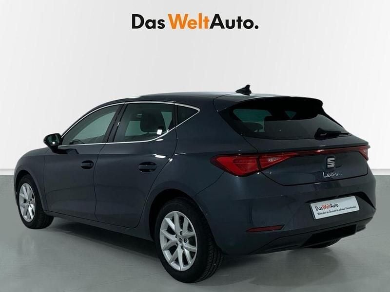 Usado Seat Leon Style 116 CV (85 kW) 2025 Gris Berlina