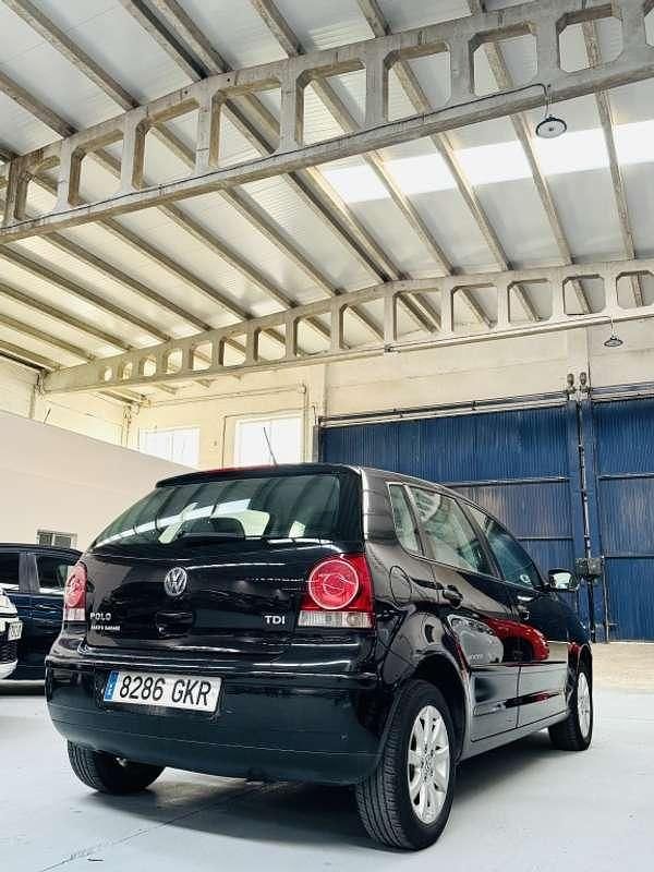 Usado VW Polo 75 CV (55 kW) 2004 Negro Utilitario