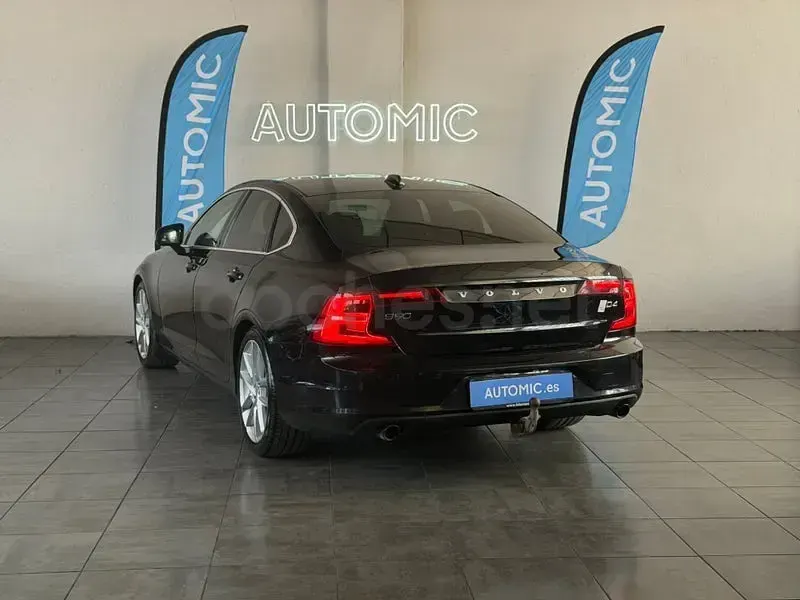 Usado Volvo S90 Momentum 190 CV (139 kW) 2019 Negro Berlina