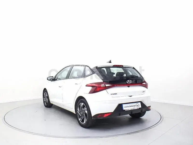 Usado Hyundai i20 100 CV (73 kW) 2021 Blanco Utilitario