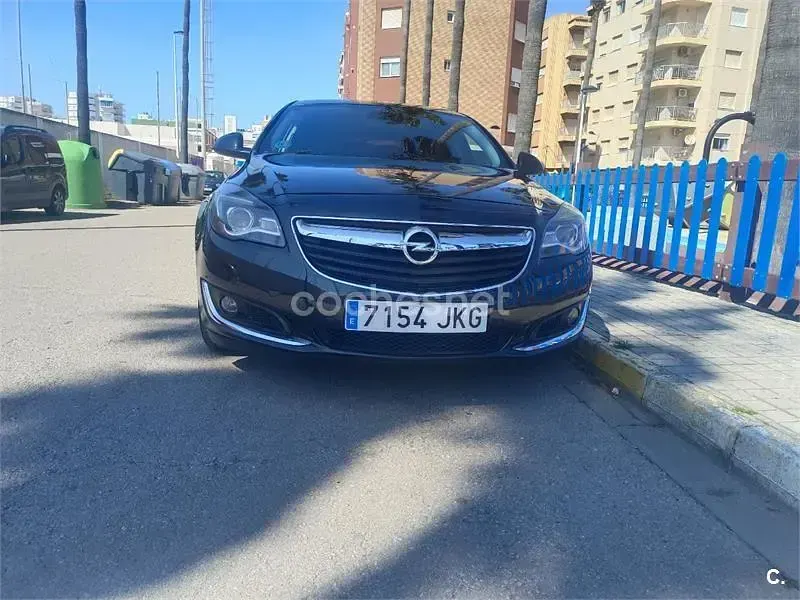 Usado Opel Insignia Selective 136 CV (100 kW) 2015 Negro Berlina