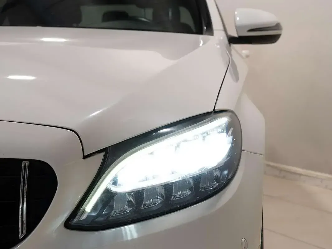 Usado Mercedes C220 194 CV (142 kW) 2018 Blanco Familiar